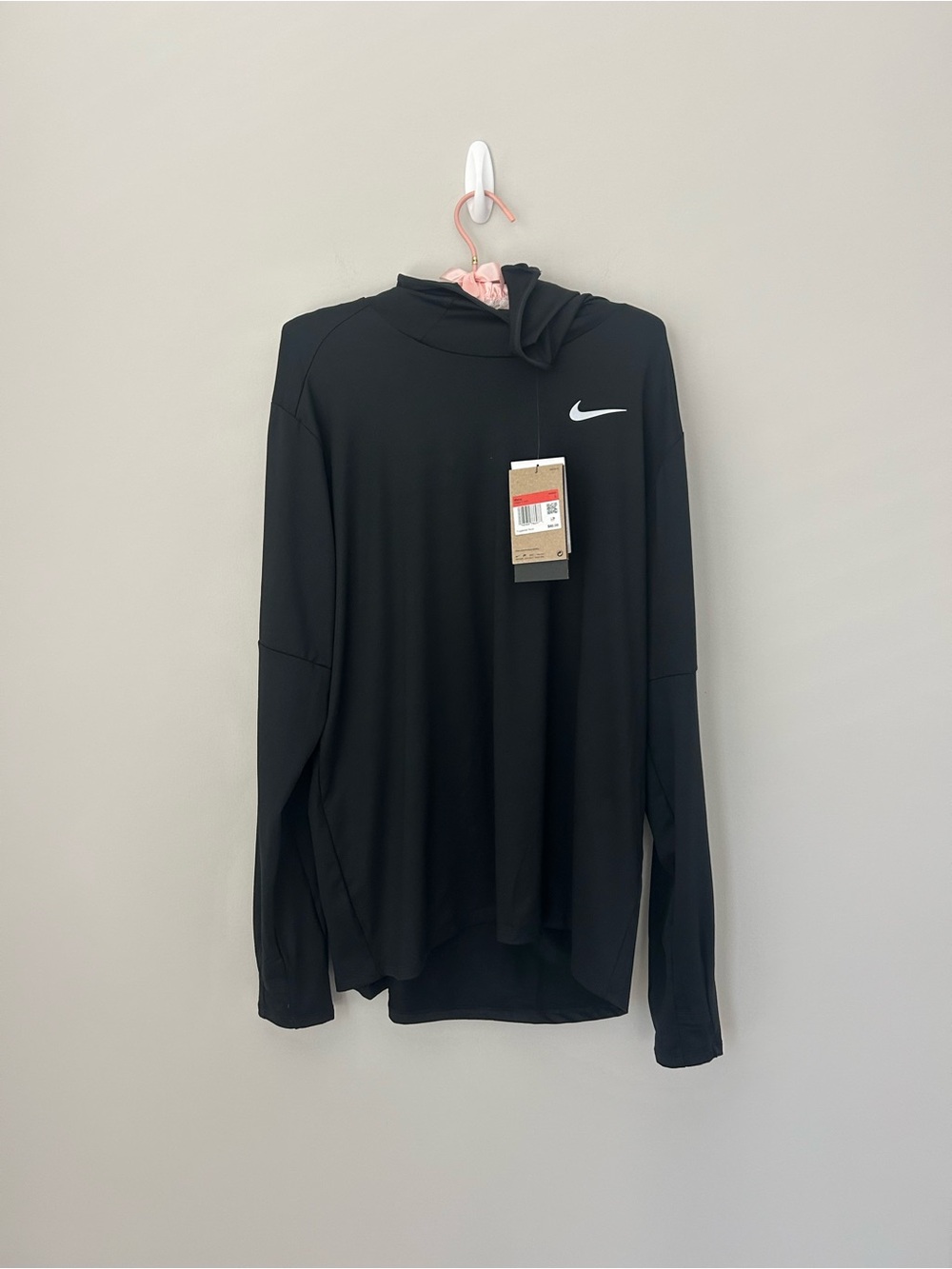Nike Men’s Black Crewneck Long-Sleeve Sweatshirt with Swoosh